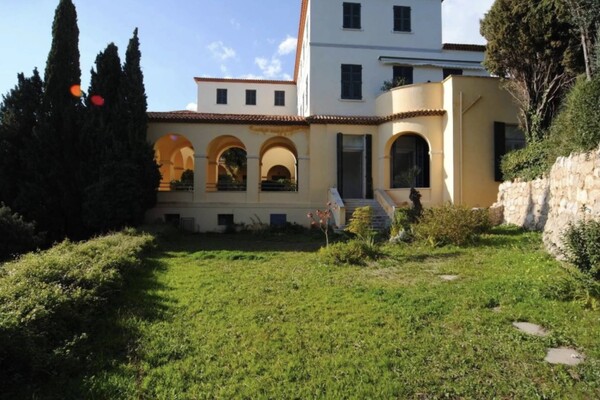 Roquebrune-Cap-Martin – Spacious three-bedroom apartment in a hi