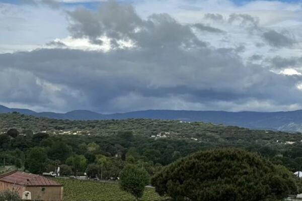 Family Home with Independent Studio, Landscaped Garden and Swimm