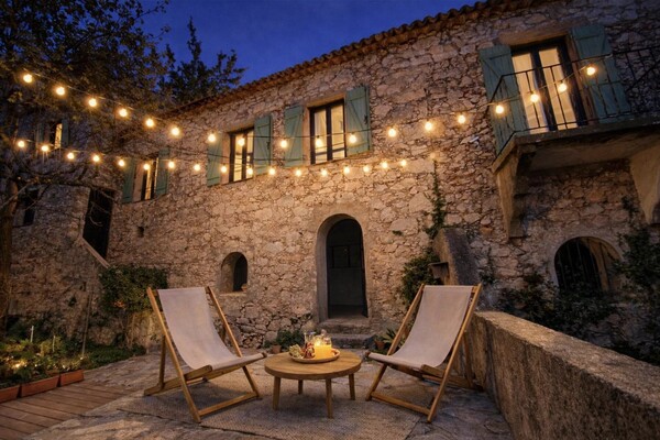 CASA LA TURBIE – Elegante casa in pietra ristrutturata con giard