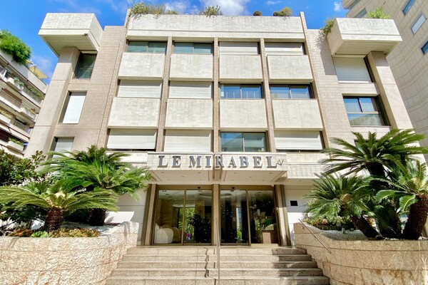 EXCELLENT INVESTMENT - FULLY RENOVATED 2-ROOM APARTMENT IN THE H