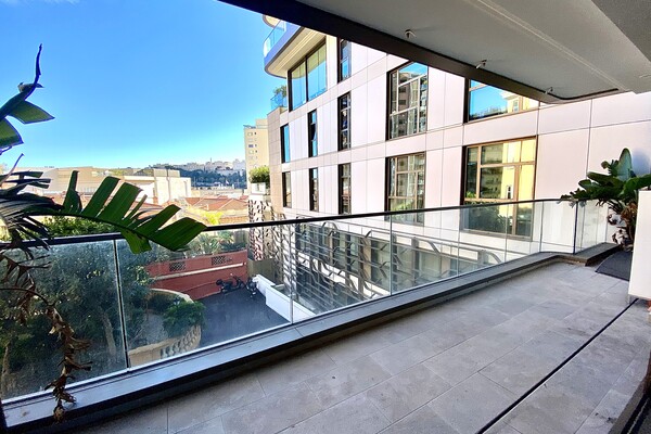 3 BEDROOM HEAVEN! VERY CHARMING FAMILY APARTMENT – NEAR PORT