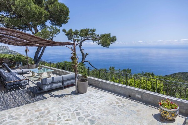 EZE - Villa a Rénover - Vue Mer et Saint-Jean-Cap-Ferrat