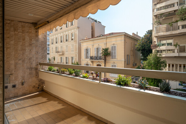 SUFFREN - Condamine - 3-Room Flat - Mixed Use