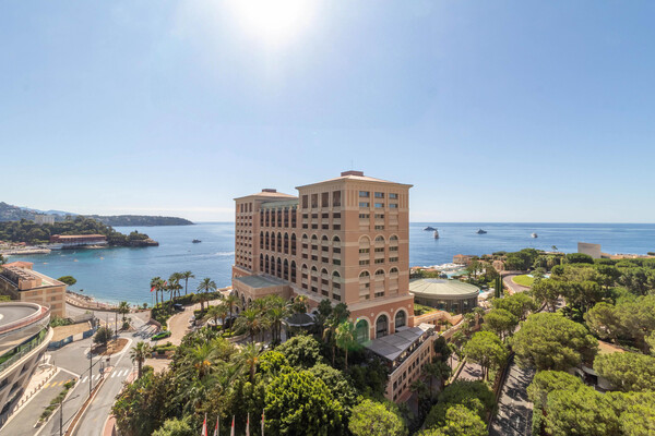 *** UN MUST *** EXCEPTIONNEL APPARTEMENT DE MAÎTRE MEUBLÉ AVEC PRESTATIONS TRÈS LUXUEUSES PROCHE DES PLAGES ET DE L'ISM