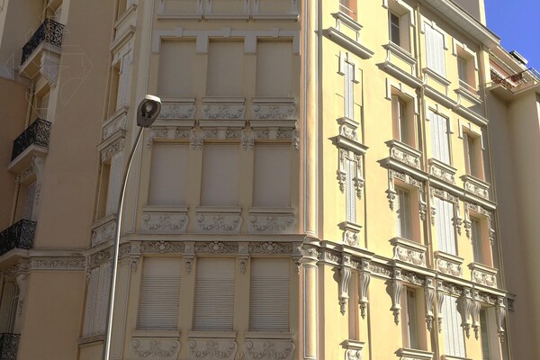 RARE - BEAUTIFUL APARTMENT IN A LIBERTY BUILDING IN THE CENTRE OF MONTE CARLO