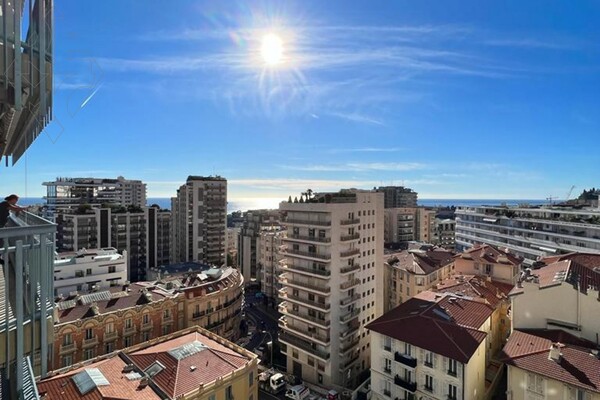 3 BRIGHT ROOMS WITH A VERY NICE VIEW IN THE HEART OF MONTE CARLO