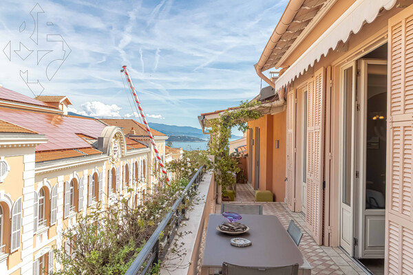 RARE ! EXCEPTIONAL DUPLEX FLAT FULL OF CHARM IN MONACO CITY NEAR THE PRINCELY PALACE
