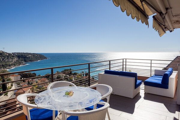 Art de vivre avec vue mer panoramique aux portes de Monaco