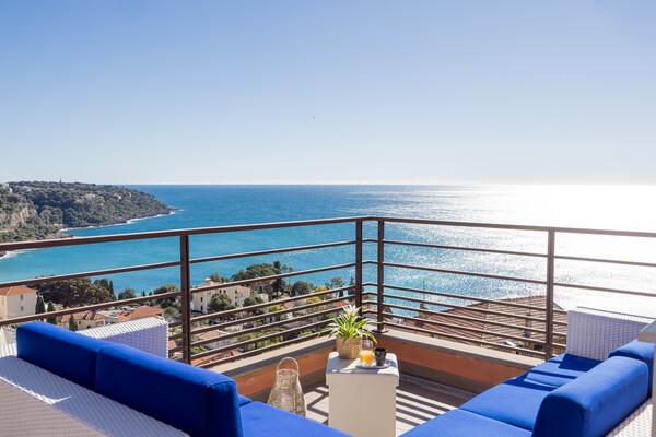 Art de vivre avec vue mer panoramique aux portes de Monaco