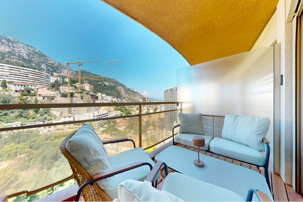 Annonciade – Studio moderne en étage élevé avec terrasse - VENDU