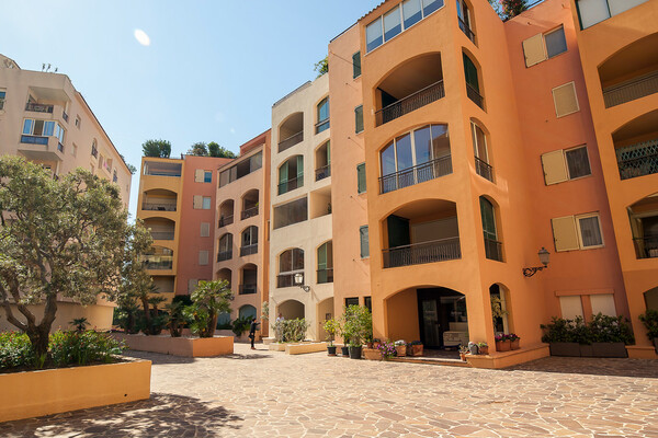 BUREAU ADMINISTRATIF À LA VENTE - FONTVIEILLE