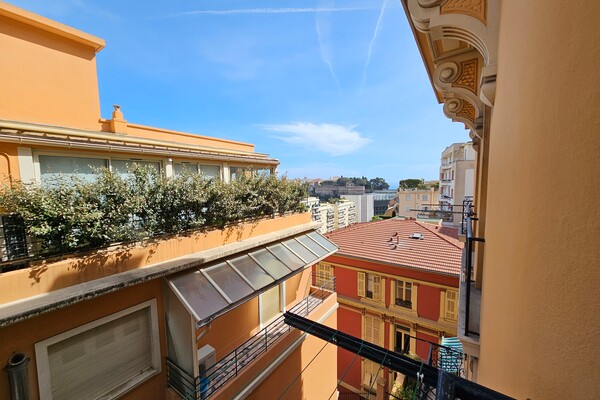 Quartier haut de la Condamine 26.900 €/M².  FAIRE OFFRE !