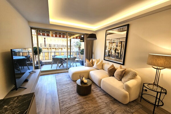 Stupendo appartamento di 4 locali ristrutturato – Residenza di lusso con portineria – Uso misto