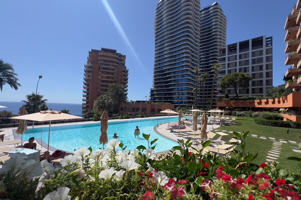 2-room loft - Parc Saint Roman with sea view and swimming pool