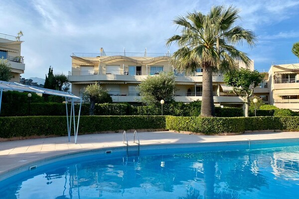 Superbe appartement traversant dans le Plateau du Cap Martin