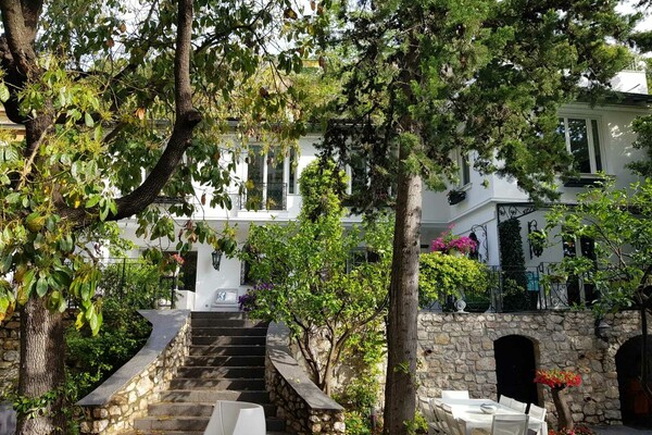 EXCEPTIONNELLE VILLA A MONACO