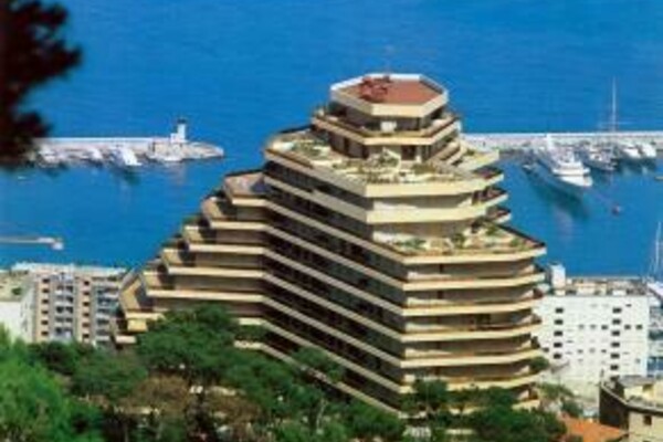 OFFICE / COMMERCIAL PREMISES