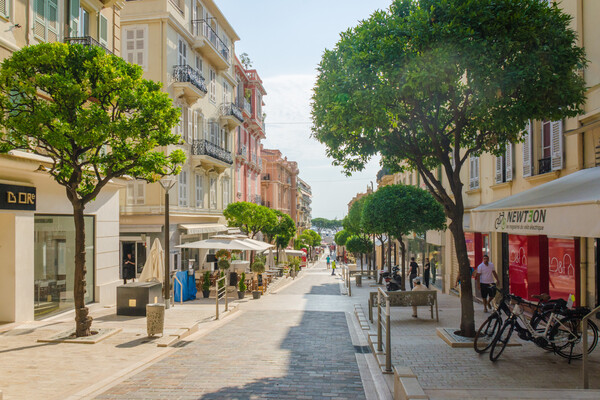 Beautiful apartment on rue Princesse Caroline