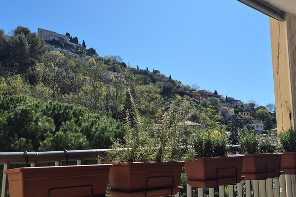 MAGNIFIQUE APPARTEMENT ATYPIQUE MENTON