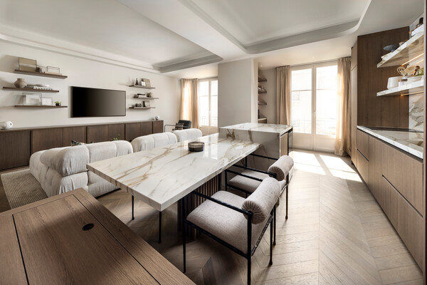 Élégant Appartement Entièrement Rénové au Cœur de la Ville