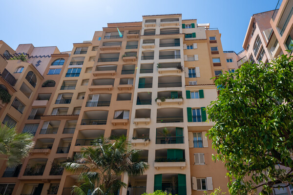Appartamento molto carino a due stanze, ben ristrutturato con parcheggio e cantina nel cuore di Fontvieille