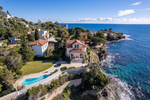 Villa fronte mare a Cap d'Ail: un gioiello da non perdere