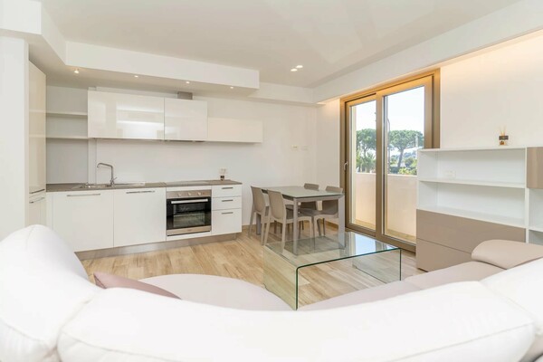 Roquebrune-Cap-Martin - Residence on the seafront - 3 Rooms renovated