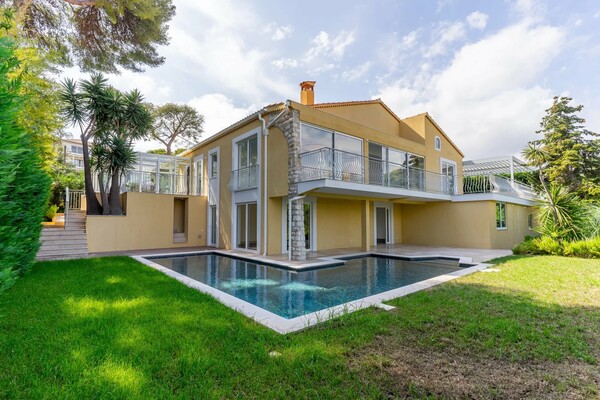 Roquebrune-Cap-Martin - Villa with pool and sea view