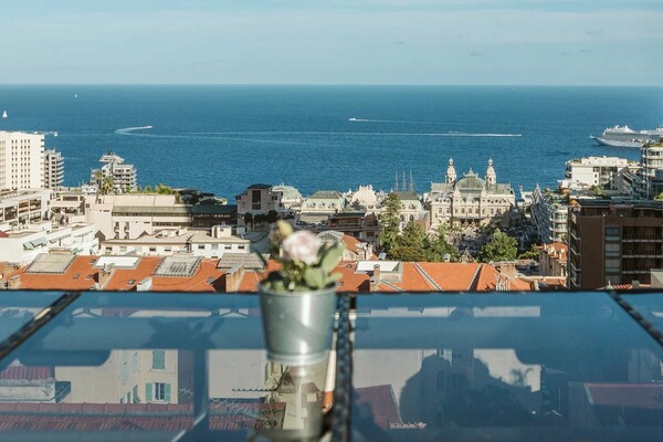 Luxueux penthouse 4 pièces avec une vue imprenable sur la Principauté, le Casino et la mer