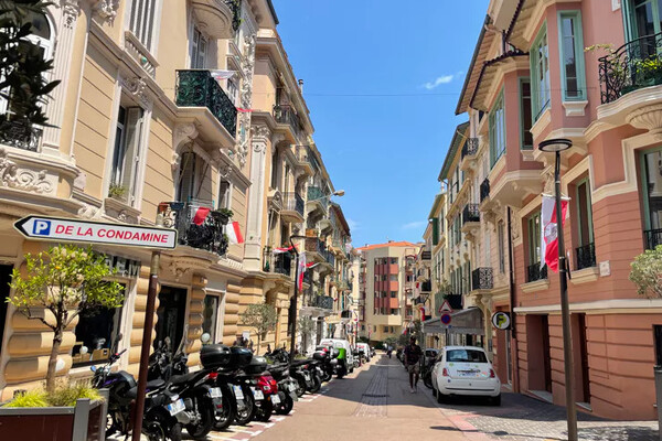 La Condamine - Fond de commerce vente et création de vêtements