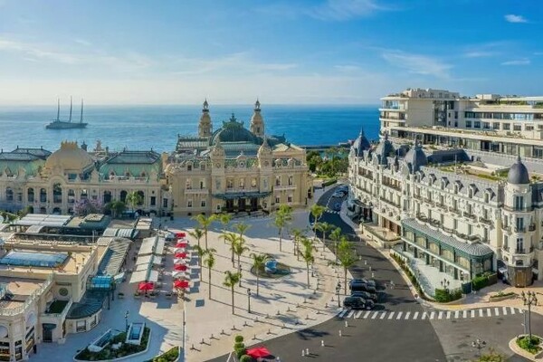 Carré d'Or - Locali commerciali