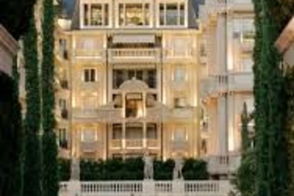 LE METROPOLE - DROIT AU BAIL - CARRÉ D' OR