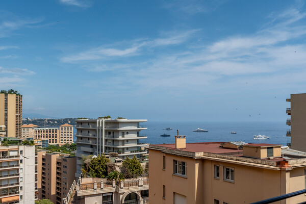 BEAUTIFUL UNOBSTRUCTED SEA VIEW - ELEGANT AND BRIGHT 2P 60M² - COMPLETE RENOVATION