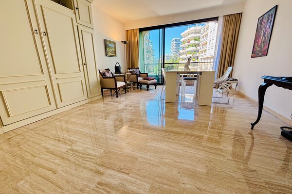 Large Studio Prestigious Residence in the heart of the CARRÉ OR -