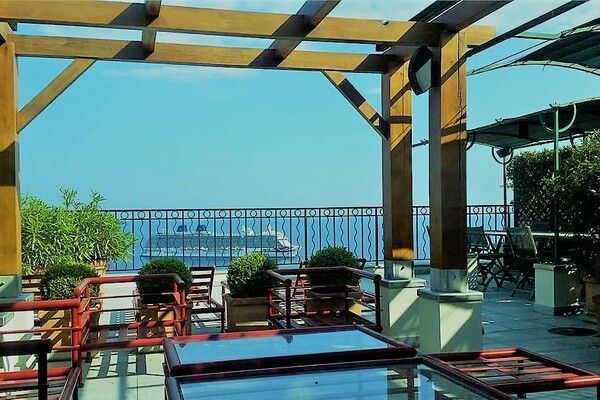 LUXUEUX PENTHOUSE VUE PANORAMIQUE 180°