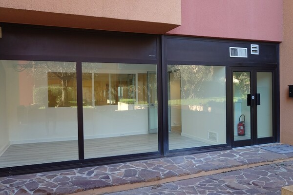 MAGNIFIQUE BUREAU/LOCAL COMMERCIAL avec vitrine - Résidence "LE TITIEN Fontvieille