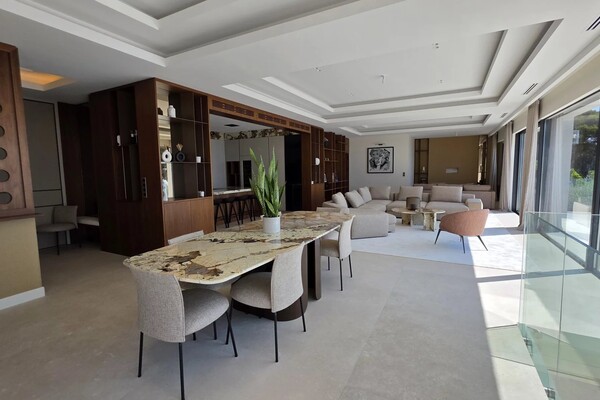 STUNNING MODERN VILLA SEA VIEW IN BEAUSOLEIL