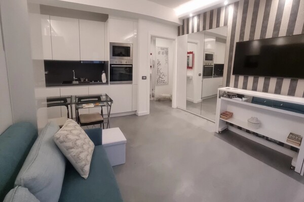 LE GRANADA RENOVATED STUDIO AND FURNITURE FOR RENT