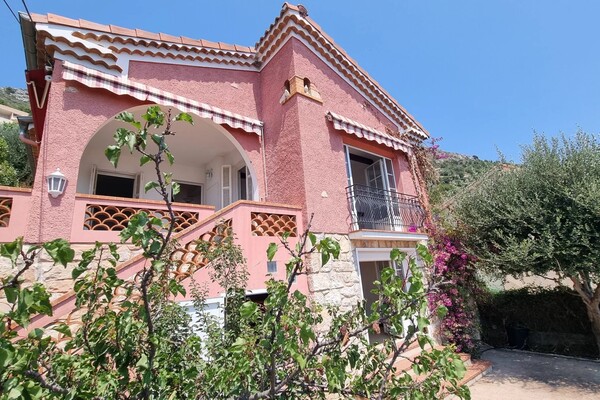 SEA VIEW VILLA TO RENOVATE IN CAP D'AIL