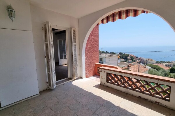 SEA VIEW VILLA TO RENOVATE IN CAP D'AIL