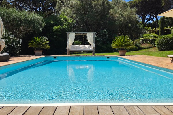 SAINT-TROPEZ – PROPRIÉTÉ D'EXCEPTION AU CŒUR D'UN QUARTIER PRIVILÉGIÉ 10mn DU CENTRE VILLE