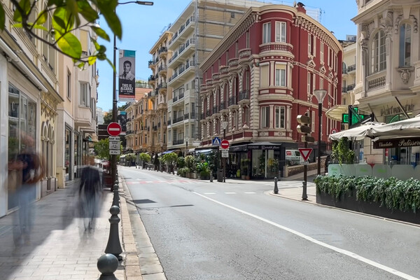 BUSINESS - Bd des MOULINS