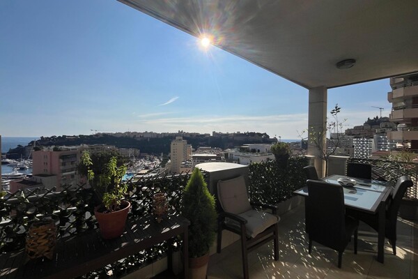 Superb 3-4 Rooms with Sea, Port and Palace View
