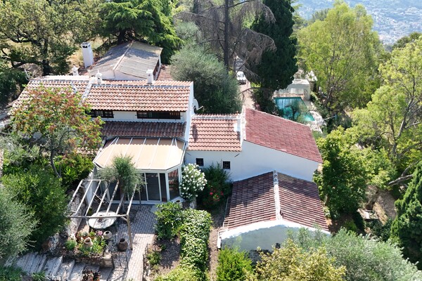 BEAUTIFUL BASTIDE, HAVEN OF PEACE, ONLY 30 MINUTES FROM MONACO