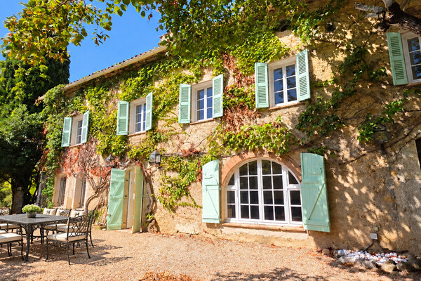 VALBONNE BASTIDE DE 1900   6 CHAMBRES