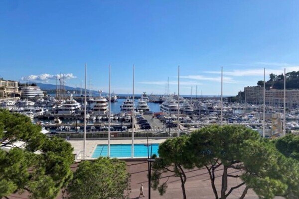 RESIDENZA ESCLUSIVA CON VISTA SUL MARE AL PORTO DI MONACO