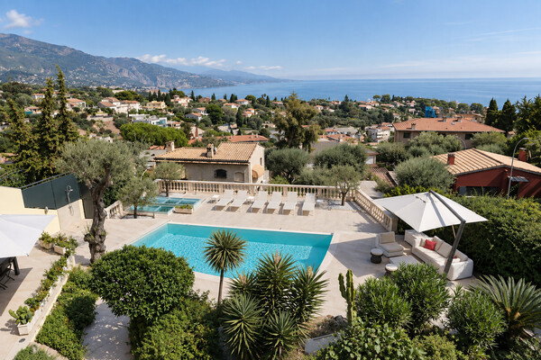 ROQUEBRUNE-CAP-MARTN - IL BORGO-VILLA CON VISTA PANORAMICA SUL MARE - PISCINA