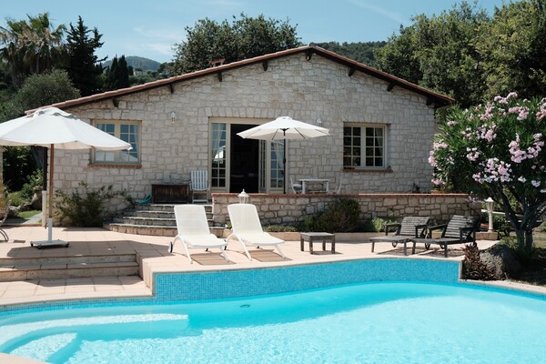 VENTE MAGNIFIQUE VILLA AVEC PISCINE RCM