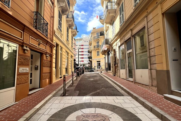 MONTE CARLO - BOURGEOIS BUILDING UNDER LAW - 4 ROOMS