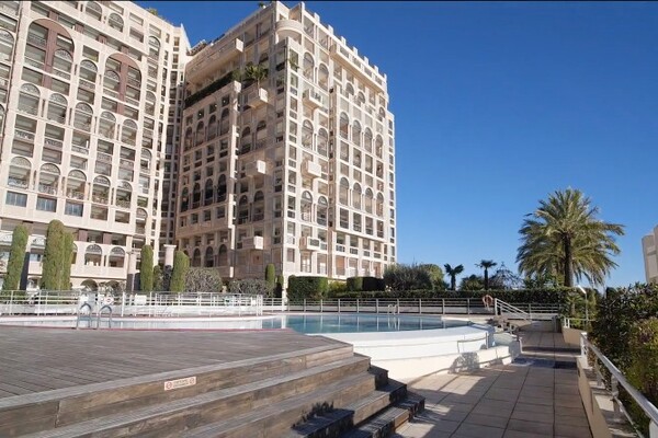 FONTVIEILLE - SPACIOUS OFFICES WITH 6 WORKSPACES - THE SEASIDE PLAZA